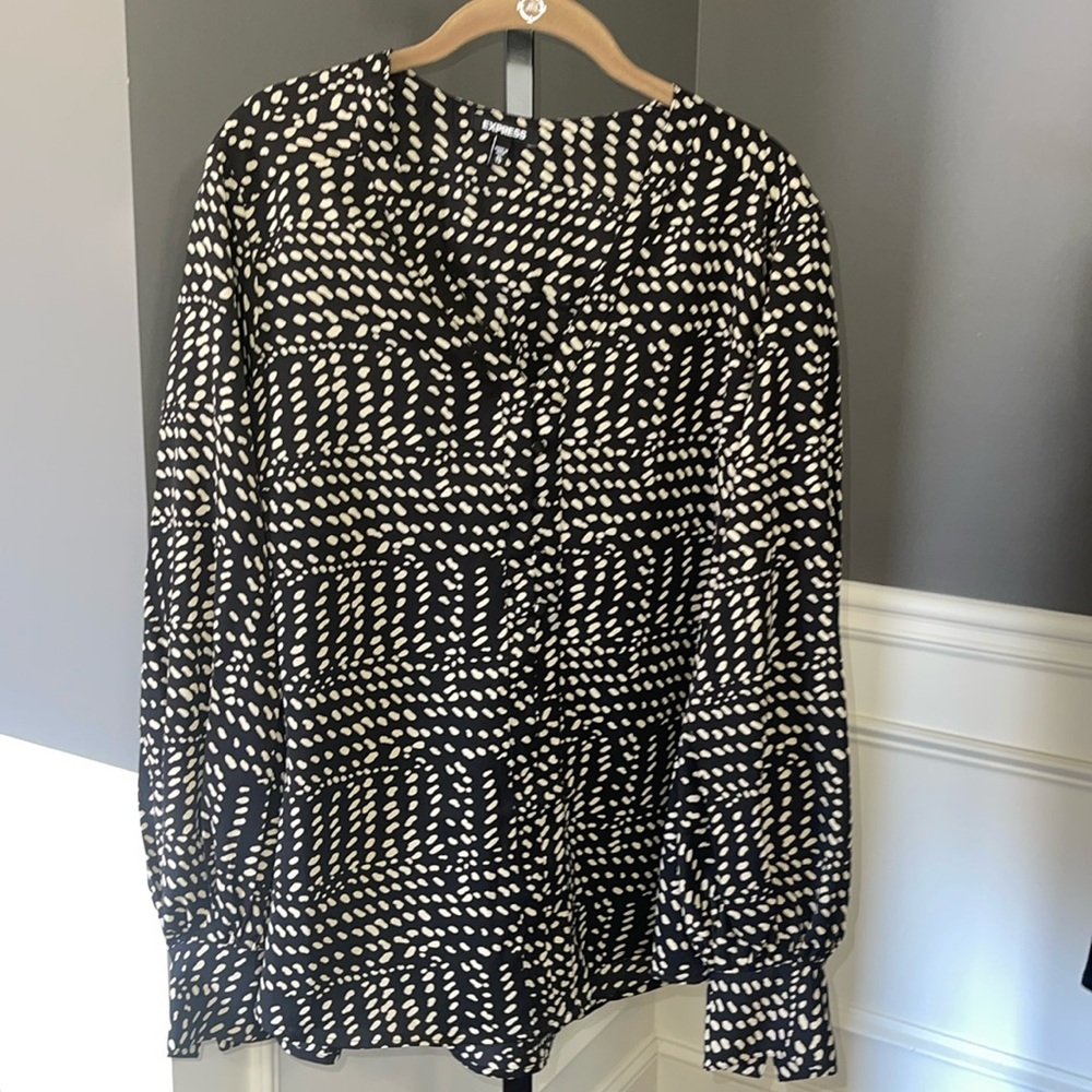 Express Black and Cream Printed V-Neck Long Sleeve Blouse